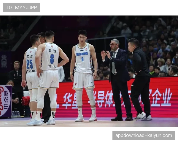 深度观察：现代篮球的“位置模糊化”趋势在季后赛中将面临怎样的挑战？